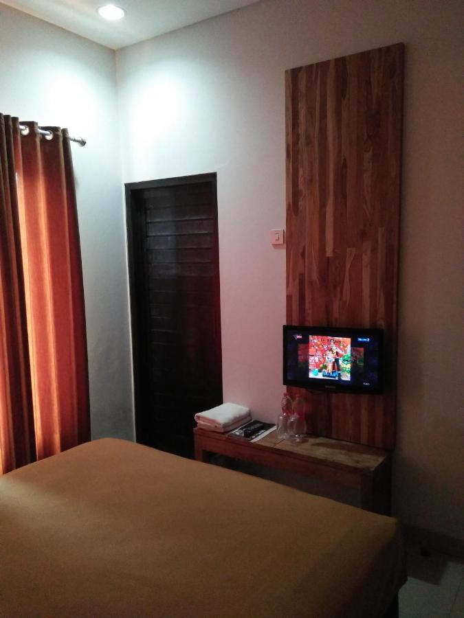 Antika Hotel Rembang Bagian luar foto